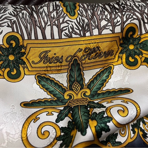 Hermes Carrie 90 Joies d’Hiver silk holiday scarf - Picture 5 of 8